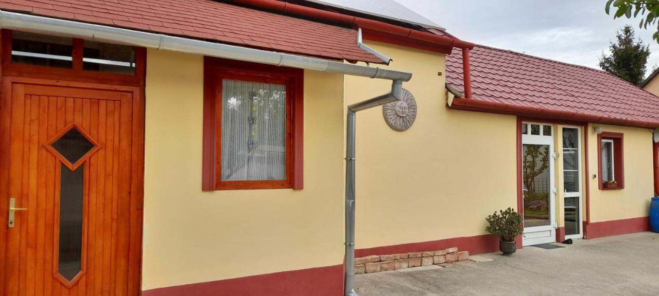 Kalandor szállás Kozarmisleny Exterior foto